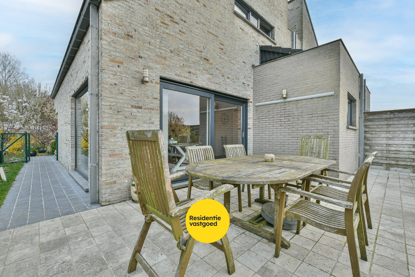 Instapklare halfopen woning met 3 slaapkamers en zonnige tuin in Vosseslag, vlakbij bos en duinen 