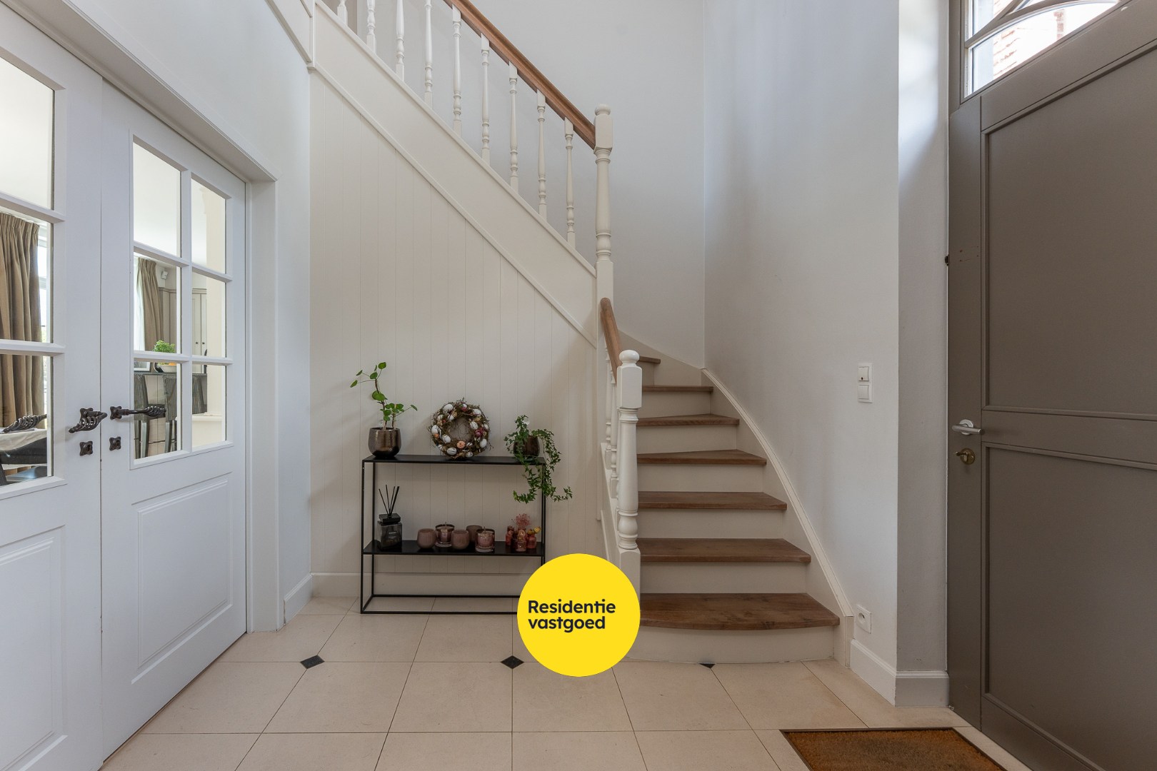 Exclusieve villa met zwembad en poolhouse in de nieuwe St-Annawijk te Sint-Andries 