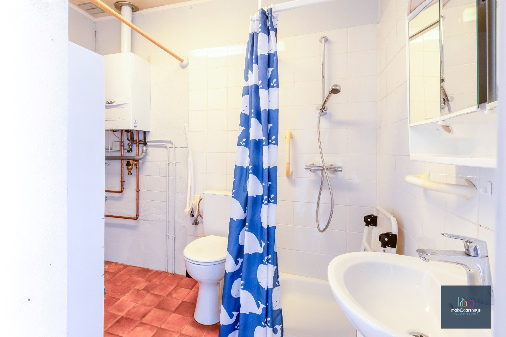 Charmante op te frissen rijwoning met ruime stadstuin 