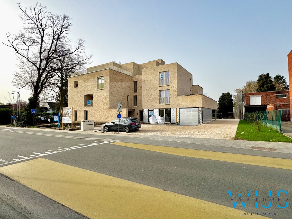 Stijlvol nieuwbouwappartement met privatief terras in hartje Wachtebeke 