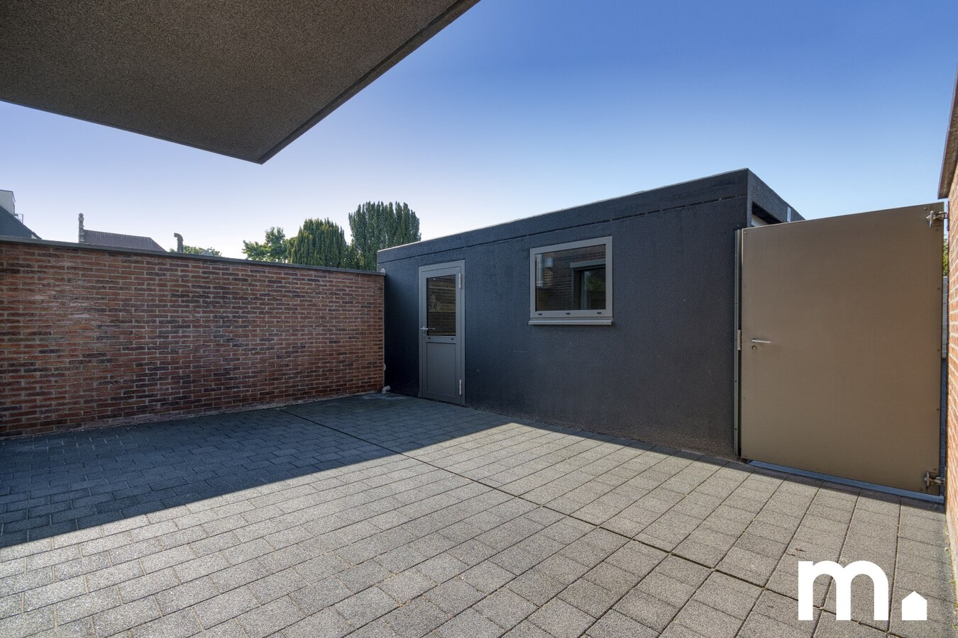 Instapklaar gelijkvloers appartement met garage te koop in Geluwe ! 