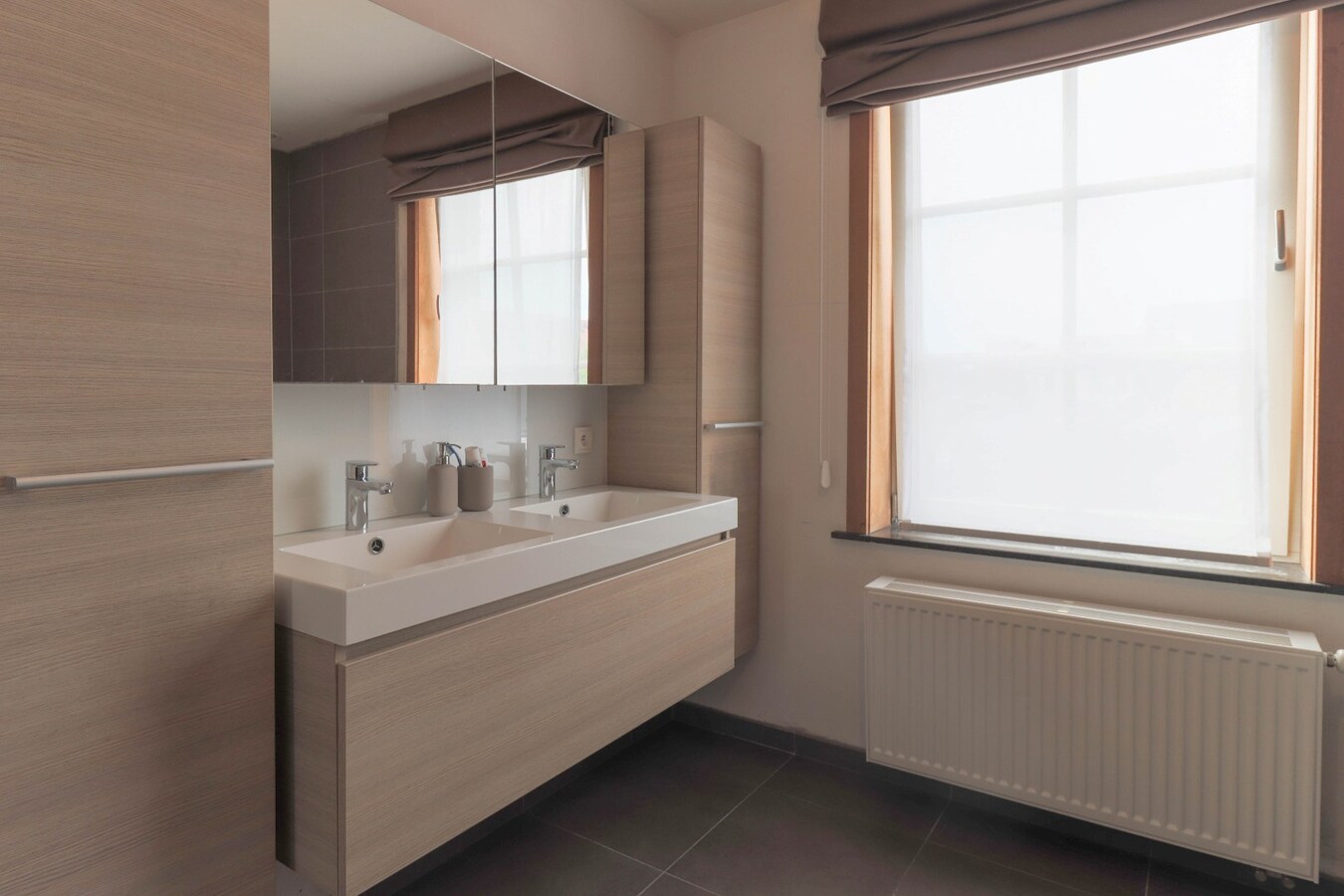 Instapklare recente woning met garage te koop in Heule ! 