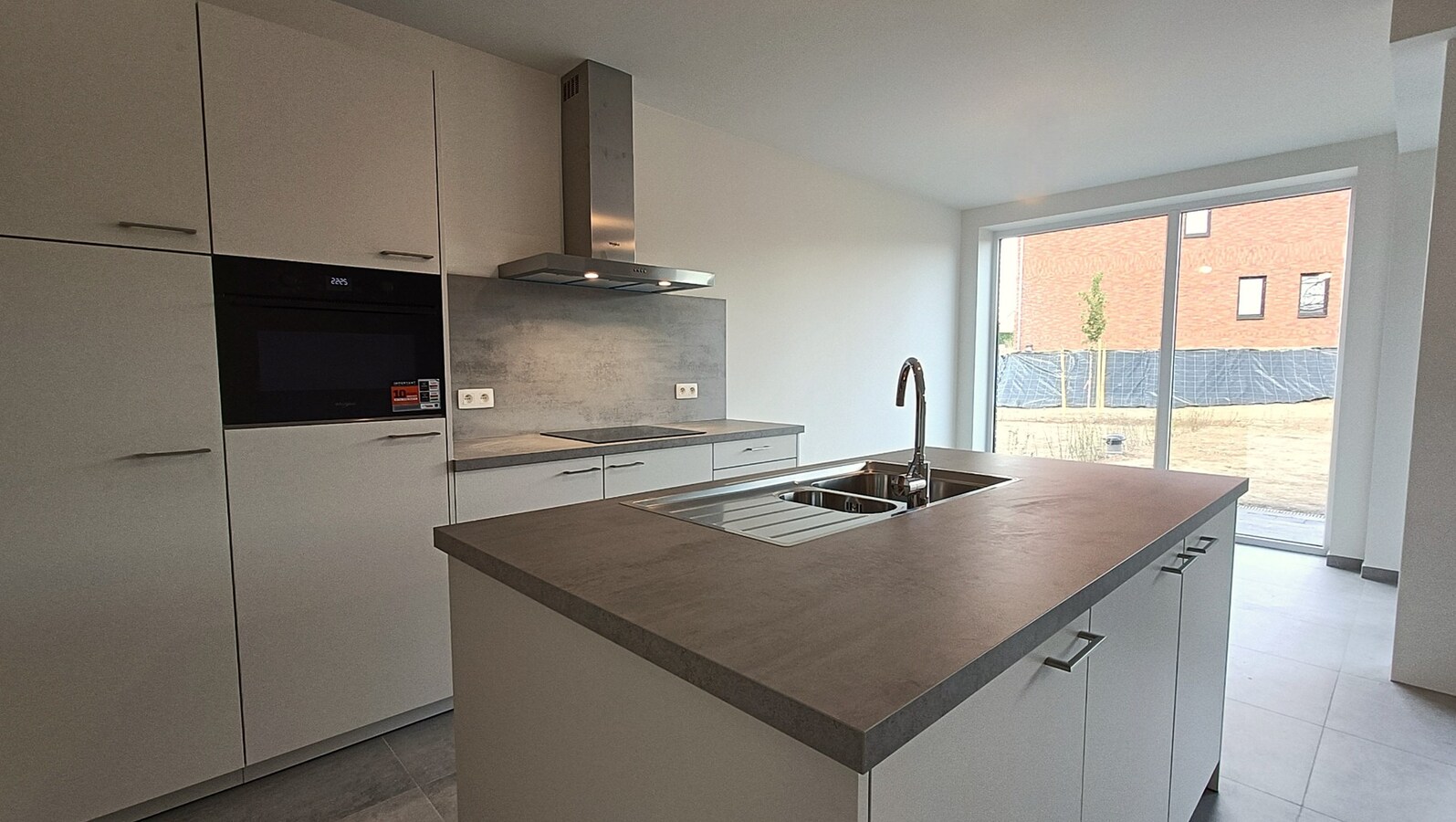 Nieuwbouwappartement met tuin en terras 
