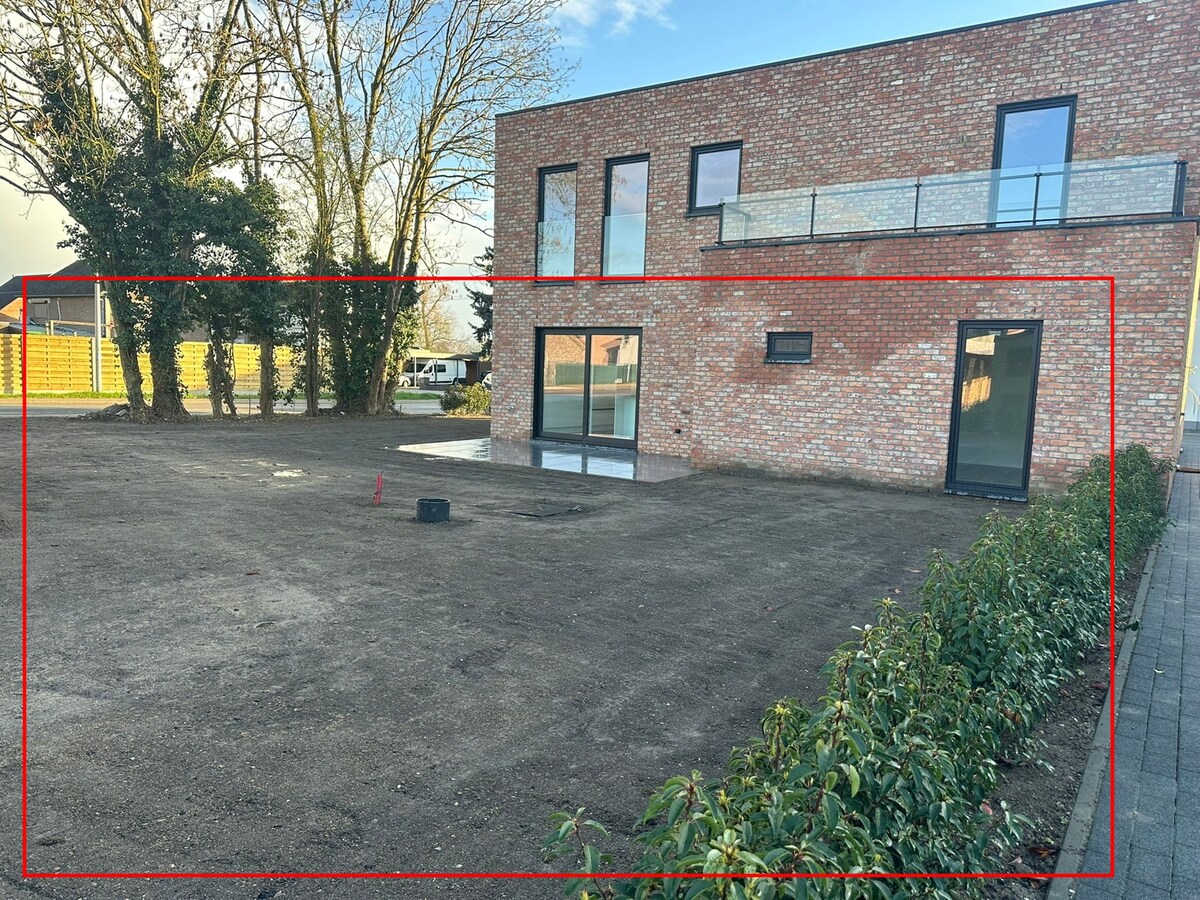 OPTIE!  NIEUW  gelijkvloers appartement met 3 slaapkamers en tuin. 