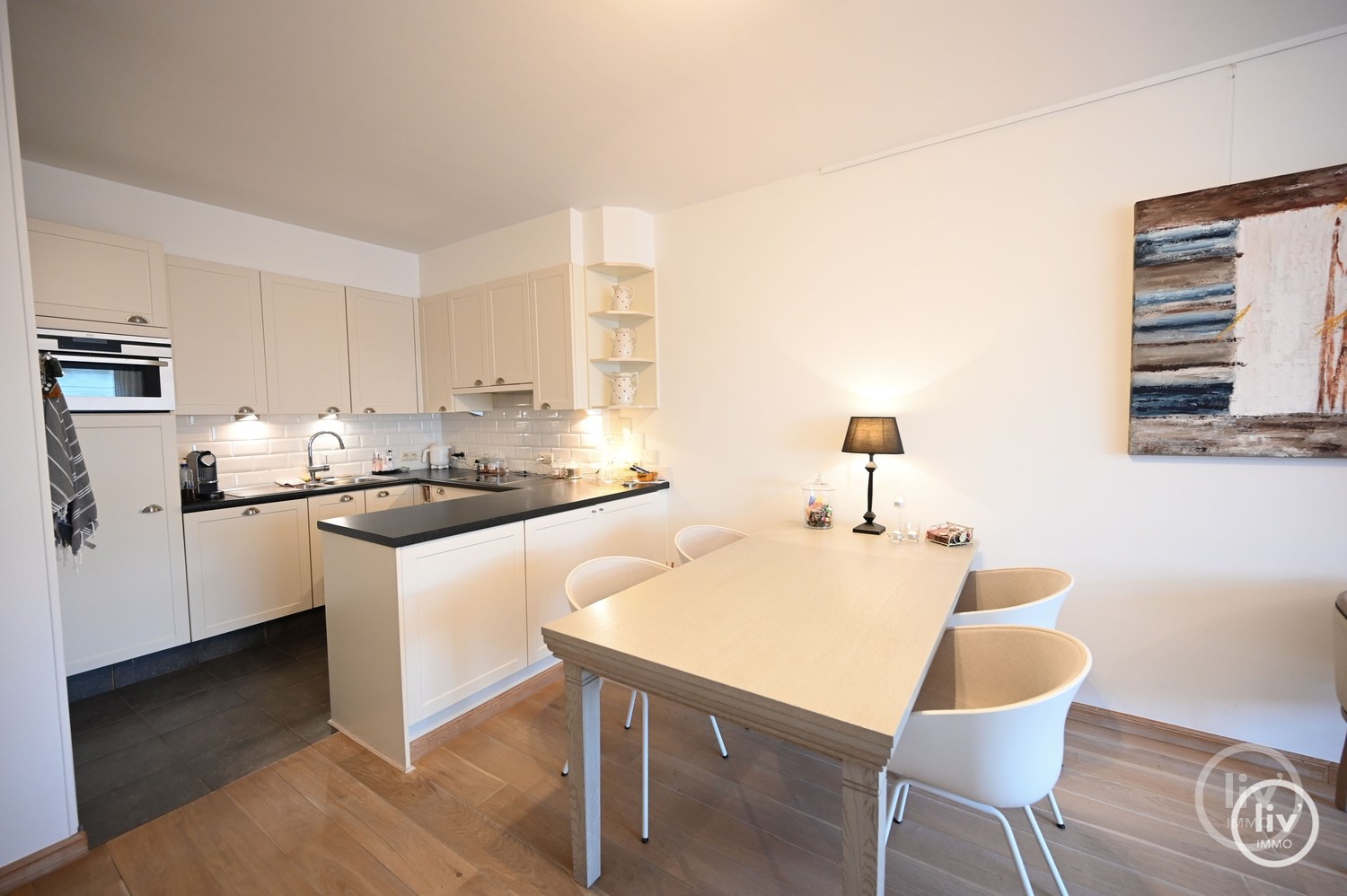 Bel appartement de 2 chambres avec VUE DÉGAGÉE situé sur l'avenue Piers de Raveschoot à Knokke. 