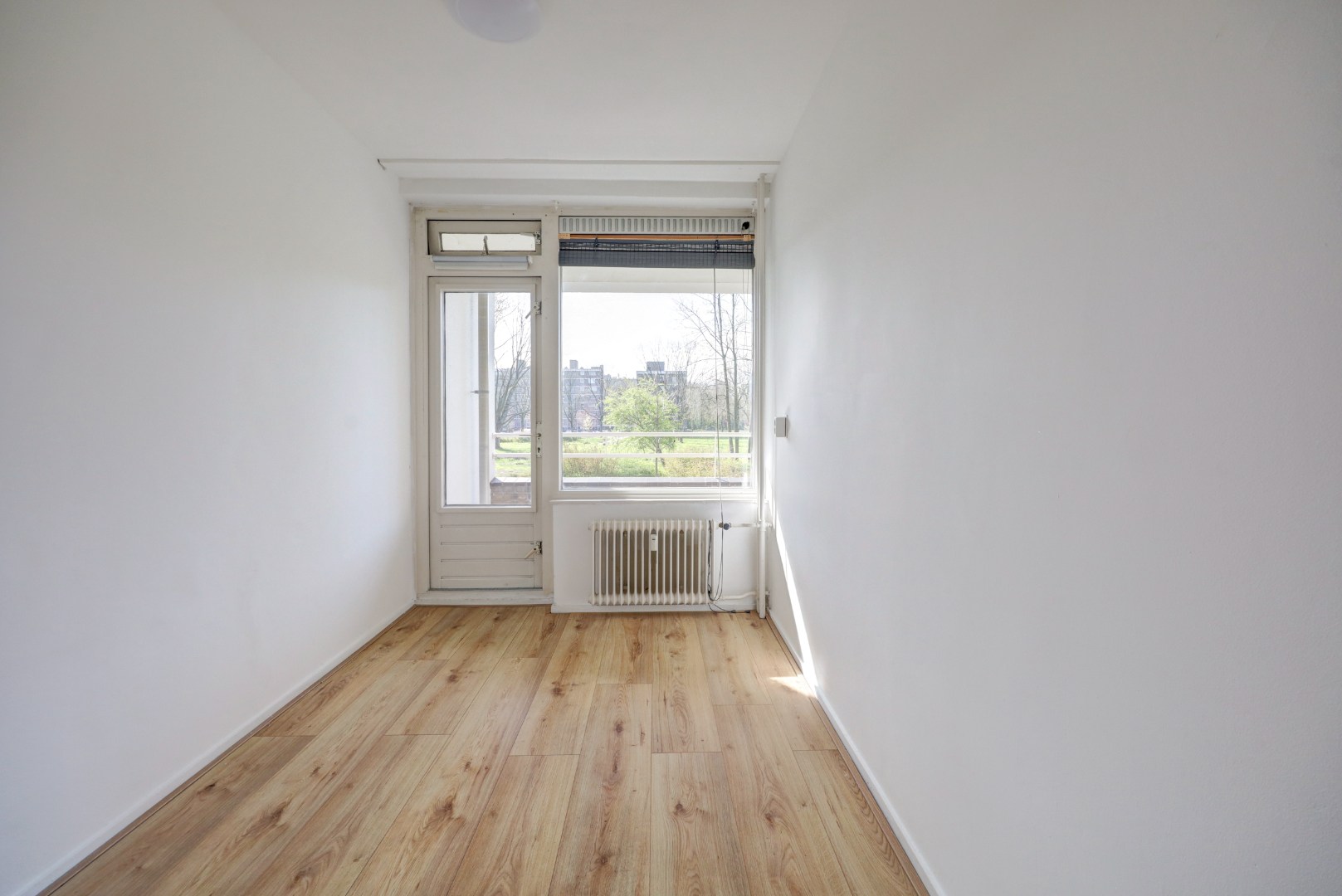 4-kamer appartement op de 1e verdieping, met 2 balkons, berging in de onderbouw en gelegen op eigen grond! 