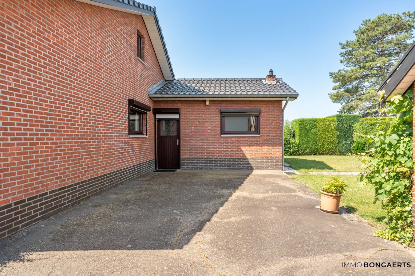 Rustig gelegen bungalow op een mooi perceel van 9 are 