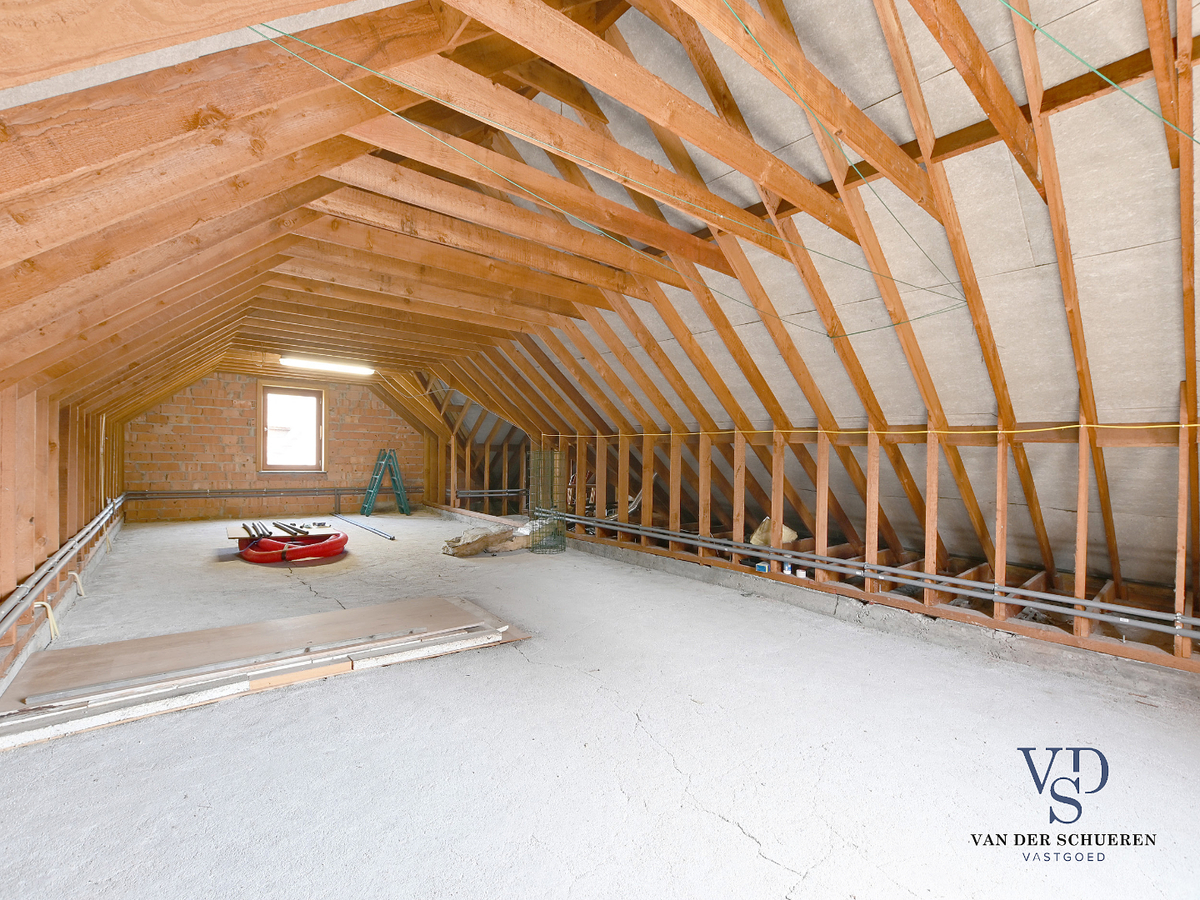Bungalowwoning met mogelijkheden op een uniek perceel te Dikkelvenne. 