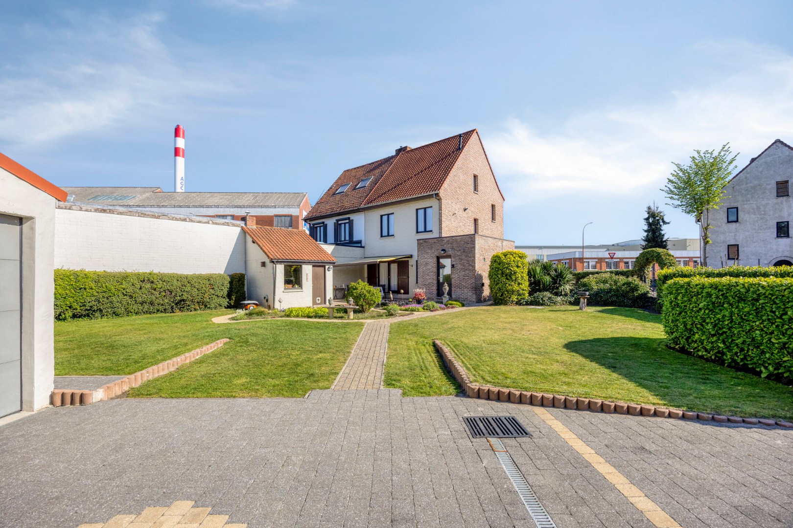 Gezinswoning met 3 slpk. en dubbele garage zonder renovatieverplichting in Mol-Gompel 