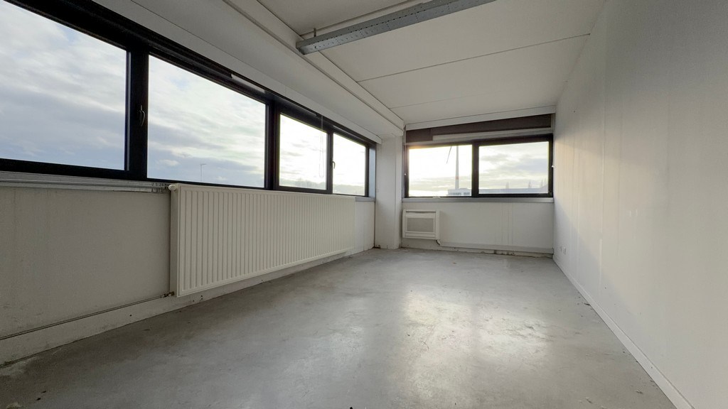 Recente kantoren te huur op zichtlocatie aan E17 in Kruibeke