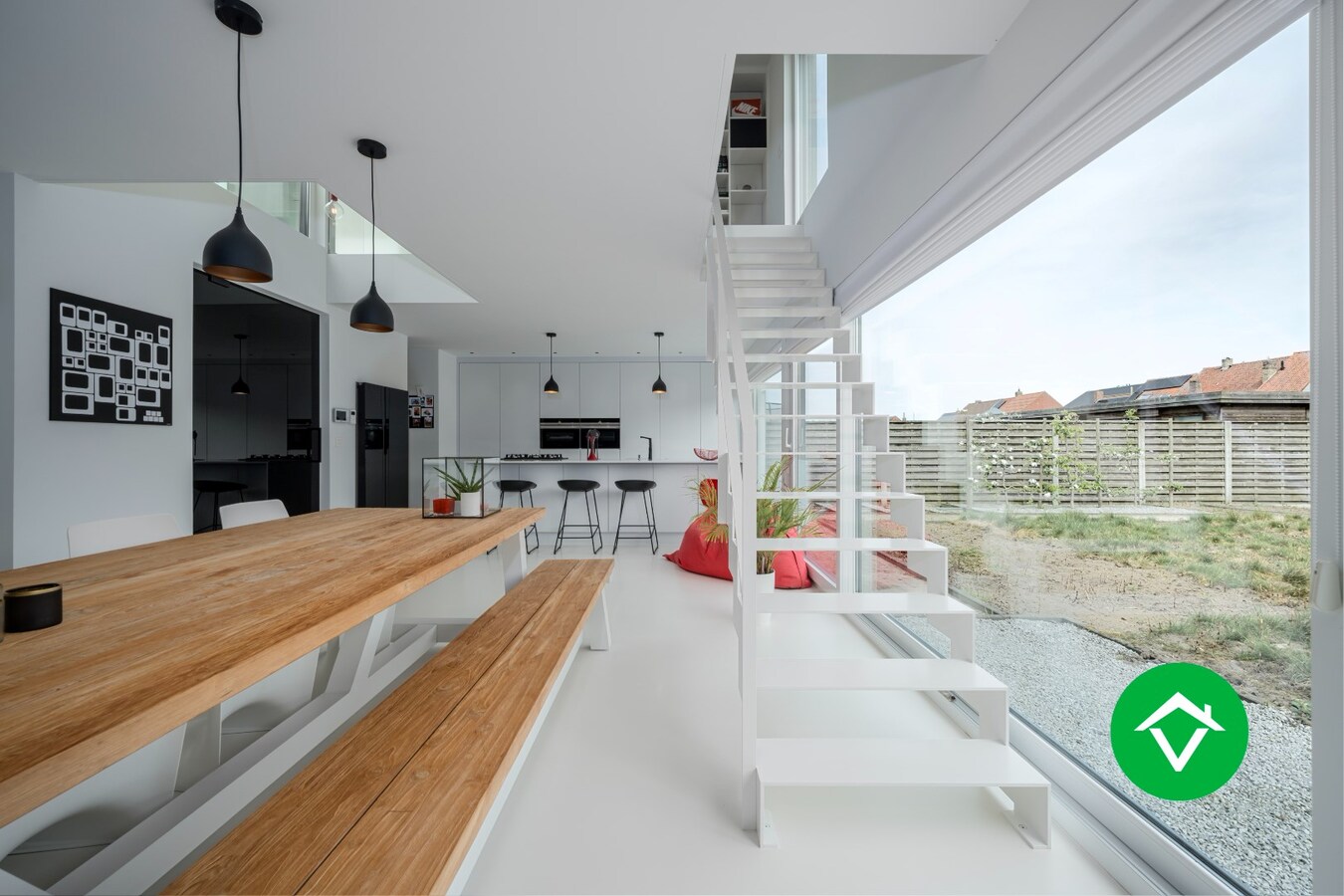 Zeer stijlvolle en instapklare villa te koop in het centrum van Koekelare. 