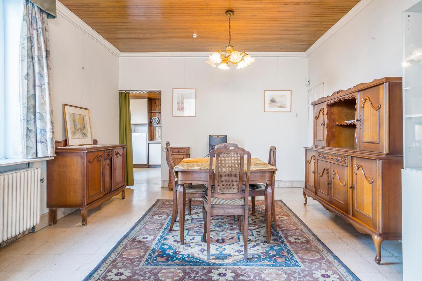 Residentieel gelegen karakterwoning op ruim perceel van 1886 m². 