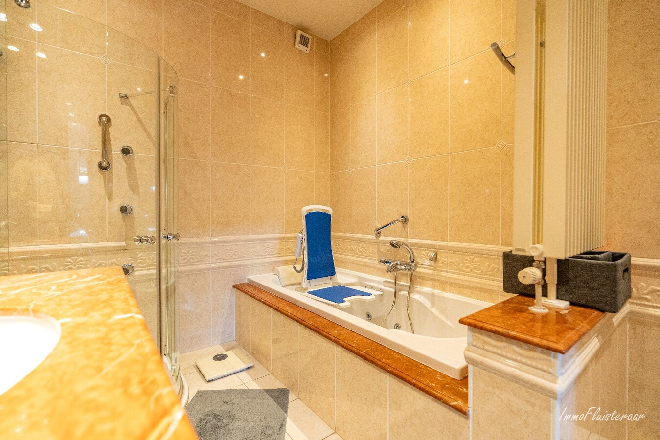 Hoogwaardig afgewerkte villa met stalgebouw en aanpalende weides op ca. 1,7 ha  te Herenthout 