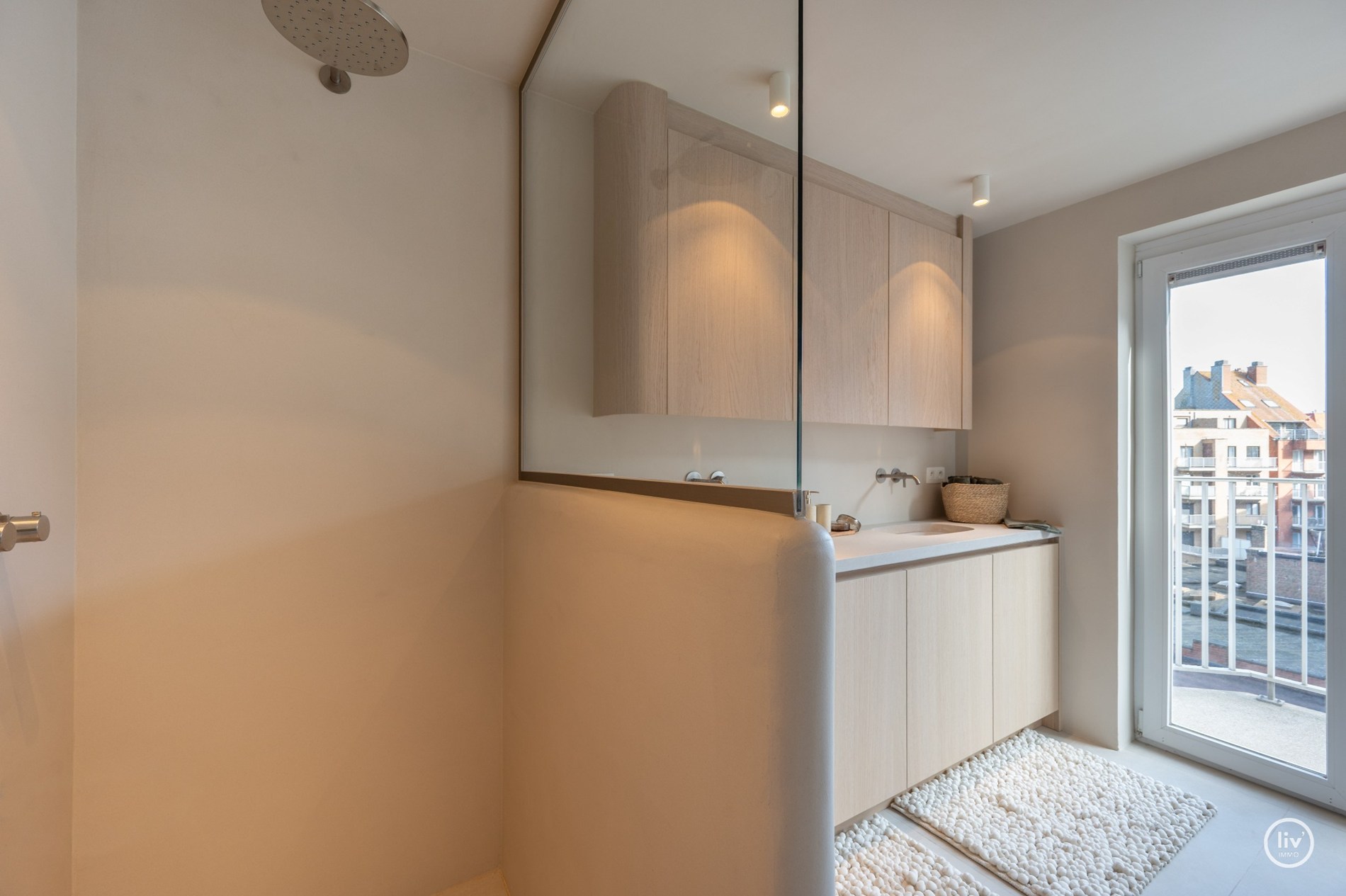 Appartement en duplex de luxe avec mezzanine, idéalement situé dans l'avenue Nellens à Knokke (avec possibilité d'acheter un box garage double intégré) 