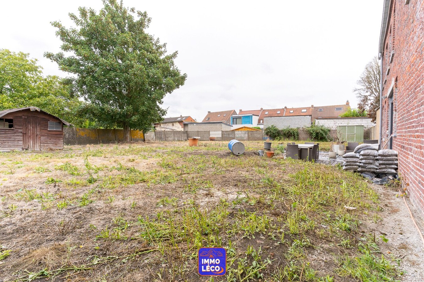 Grande maison d'habitation avec jardin, EXCELLENT POTENTIEL ! 