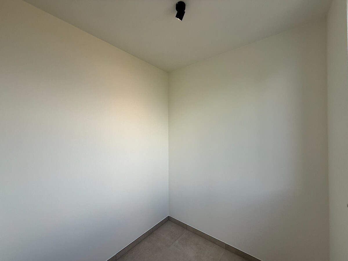 Nieuwbouwappartement met autostandplaats te Izegem 