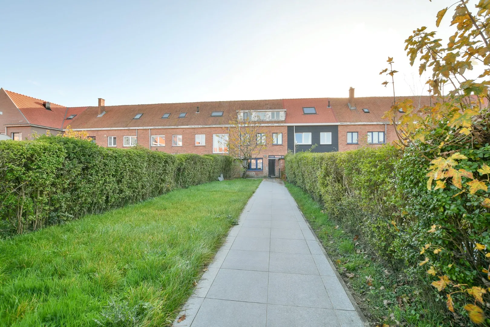 Instapklare woning met (EPC 224 kWh/m2) met 5 slaapkamers, 2 badkamers en diepe tuin te koop te Oostende