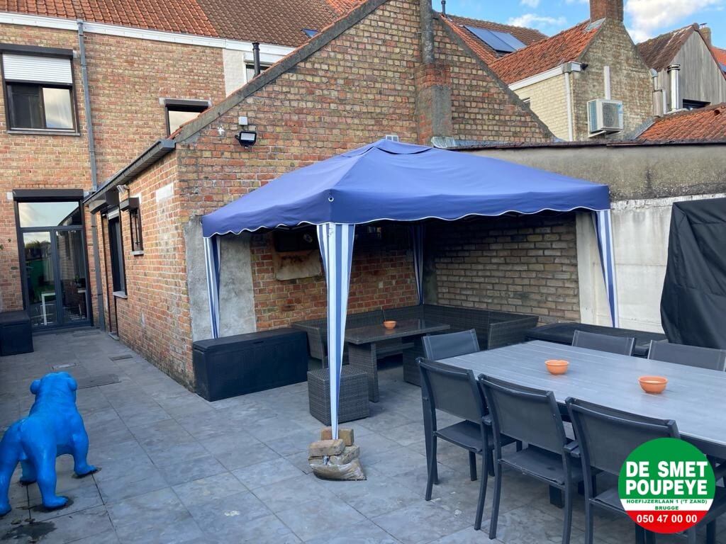 Verzorgde rijwoning op centrale ligging. 