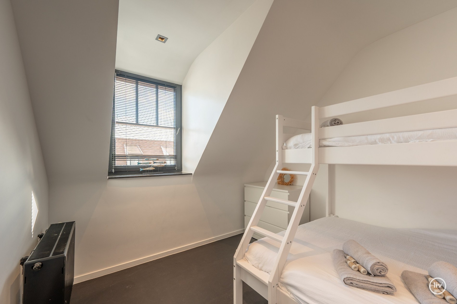 Gemeubeld - Lichtrijk duplex appartement met 2 slaapkamers – Centraal gelegen aan de Zoutelaan in Knokke 