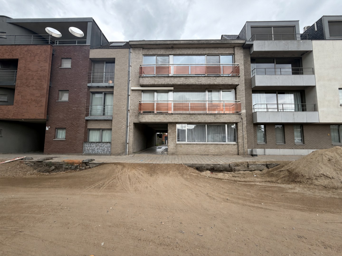 Ruim appartement met 2 slaapkamers en garage in het centrum van Geel 