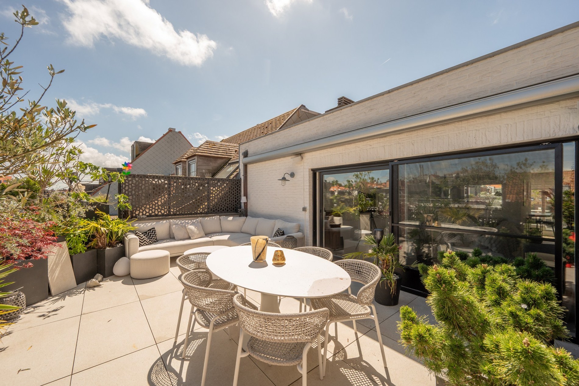 Magnifique penthouse rénové dans un emplacement de premier choix dans la rue Blancgarin à Knokke. 