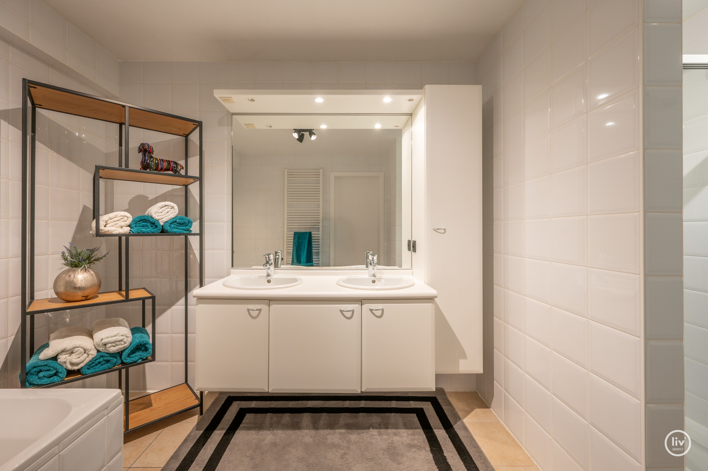Superbe appartement en duplex de charme dans un emplacement de premier choix sur l'avenue Bayaux à Knokke. 