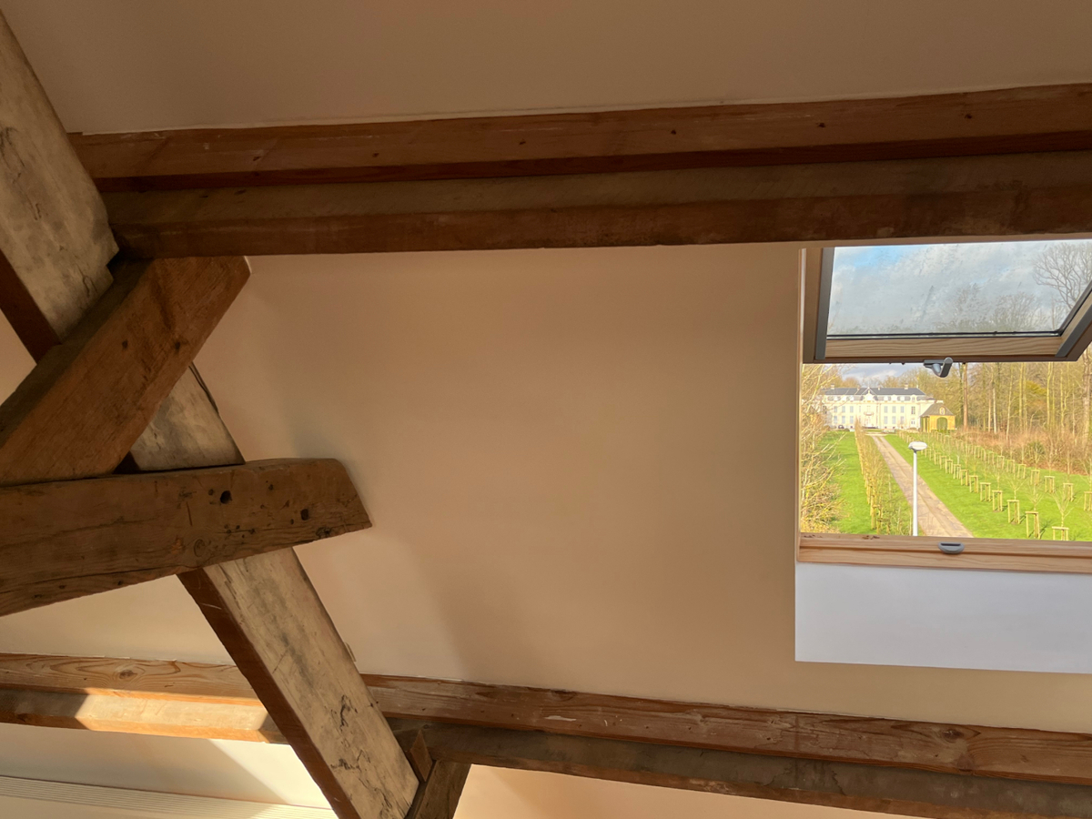 Design duplex appartement te centrum Dikkelvenne. 