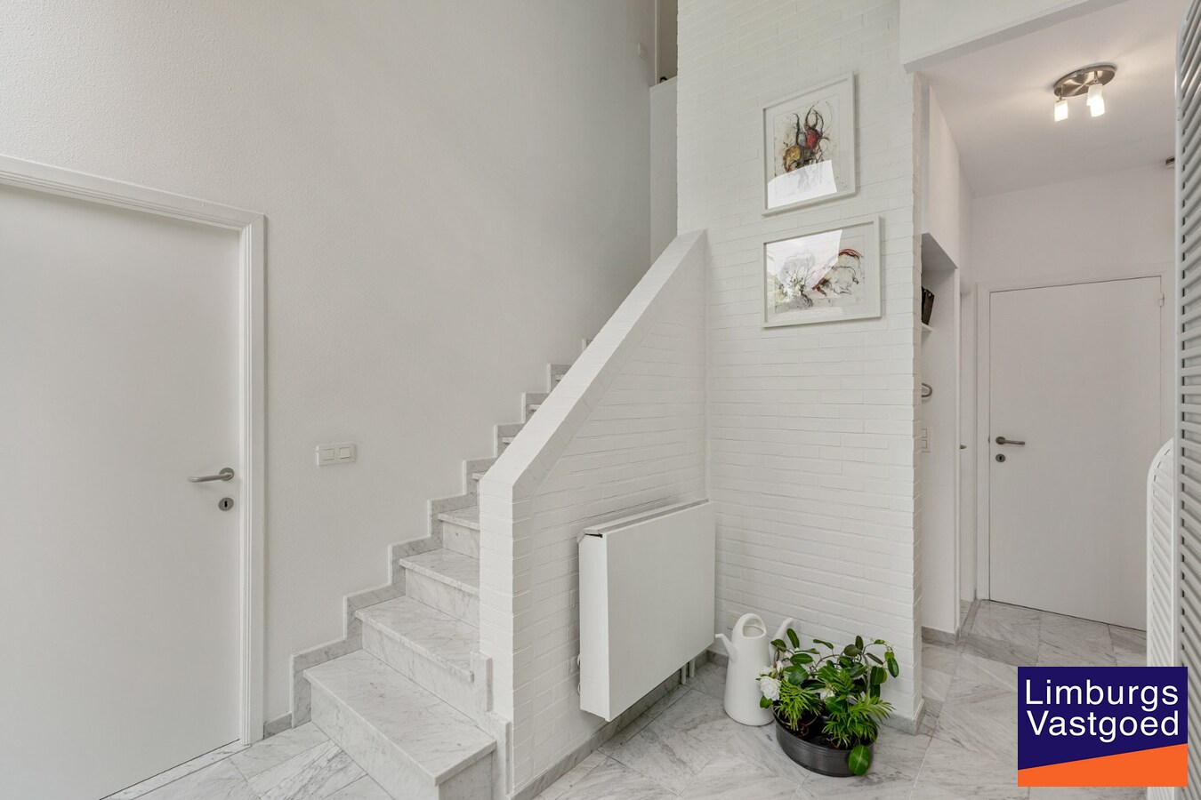 Moderne architectenwoning met mooie tuin en zwembad, 5 slaapkamers in Hasselt, OB op 8a12ca in doodlopende straat 