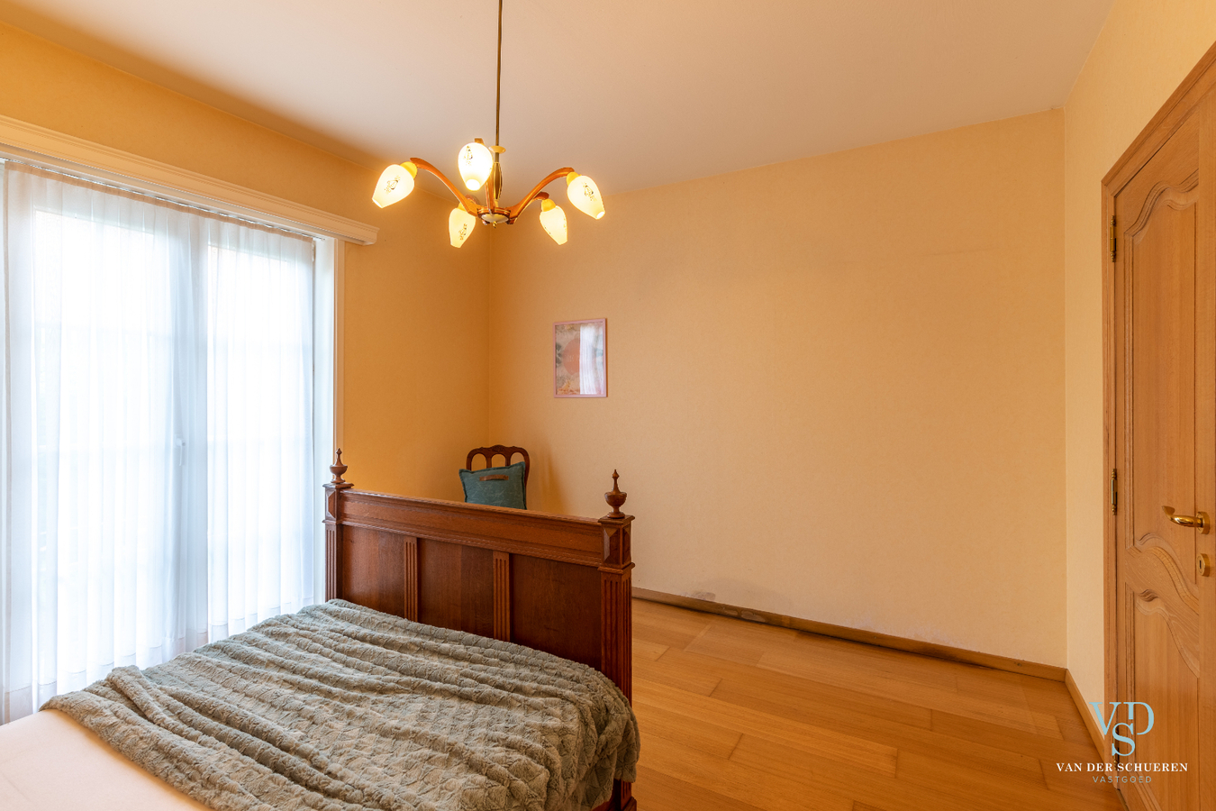 Lichtrijke, stijlvolle villa  (EPC van 254 !). 