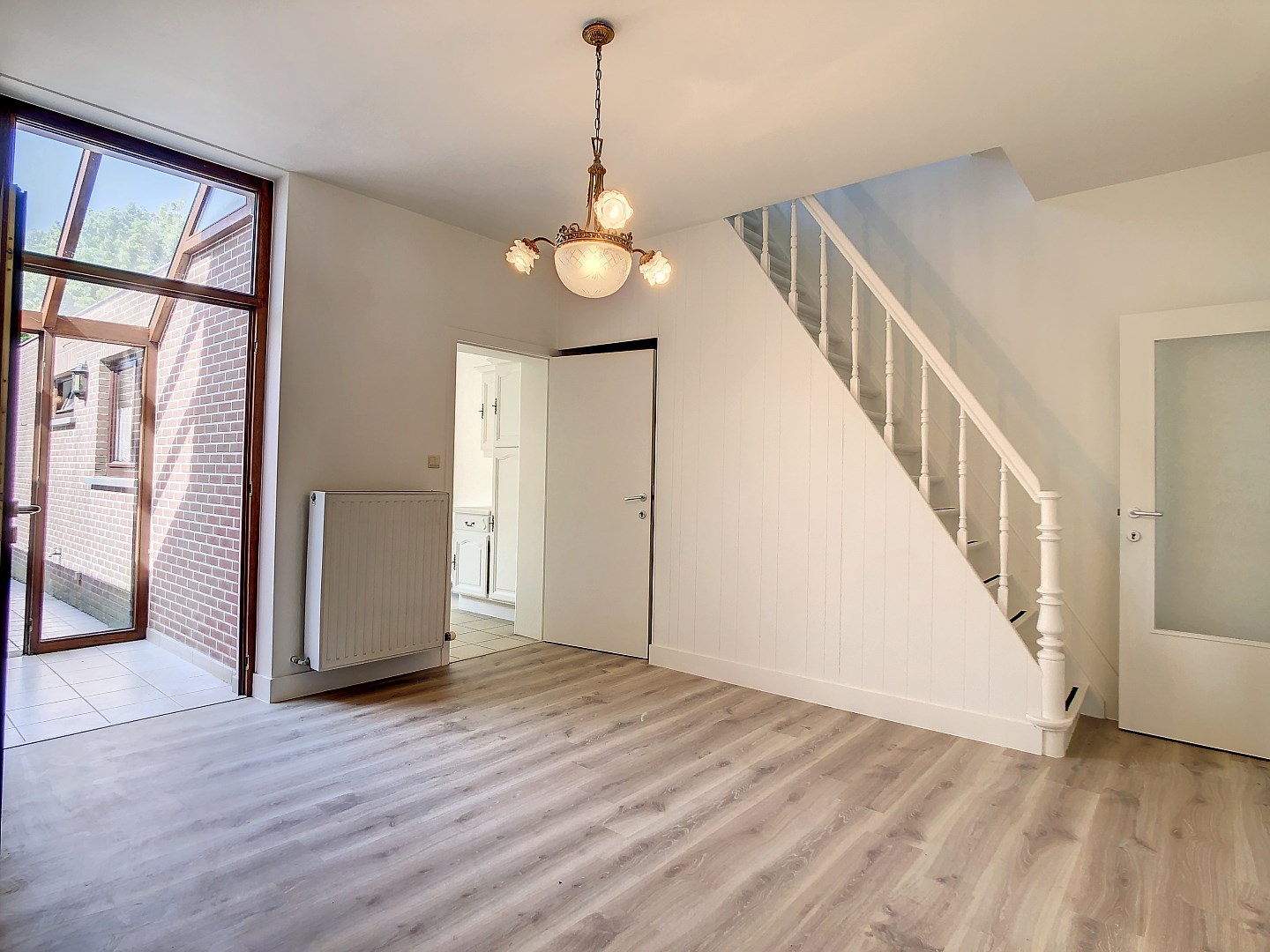 Centraal gelegen woning met twee ruime slaapkamers, zonnige tuin en droge kelder - EPC 252 kWh/m² - bewoonbare oppervlakte van 143 m² 