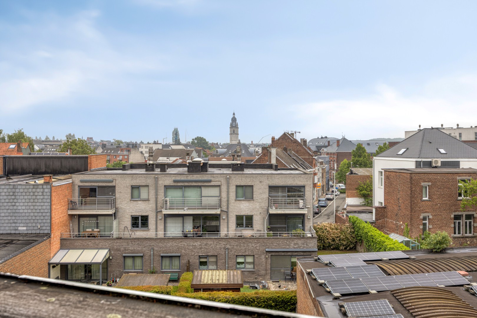 Instapklaar duplex app. met 2 slpk te centrum Halle 
