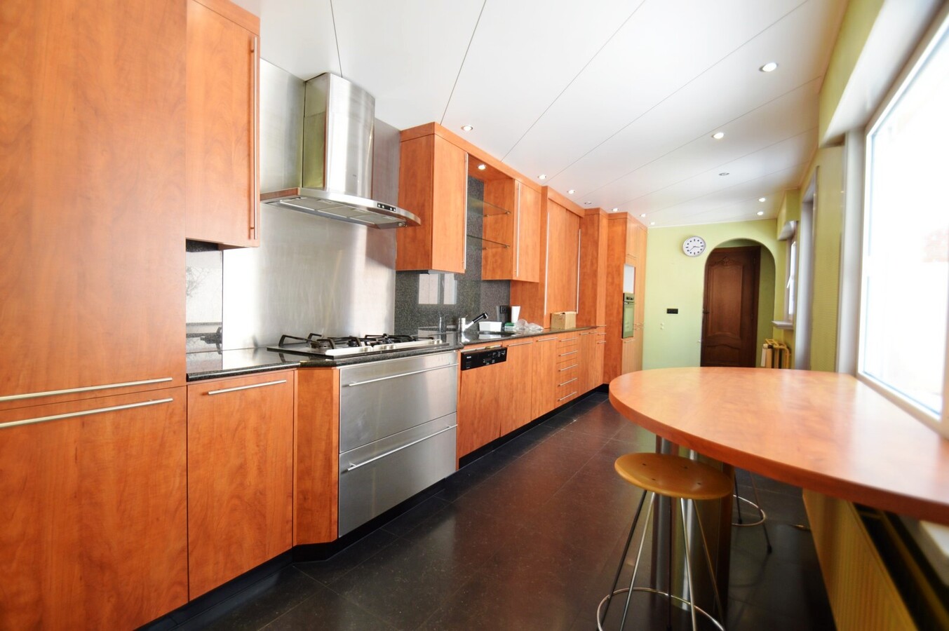 Zeer ruime gezinswoning met terras en garage - Heist 