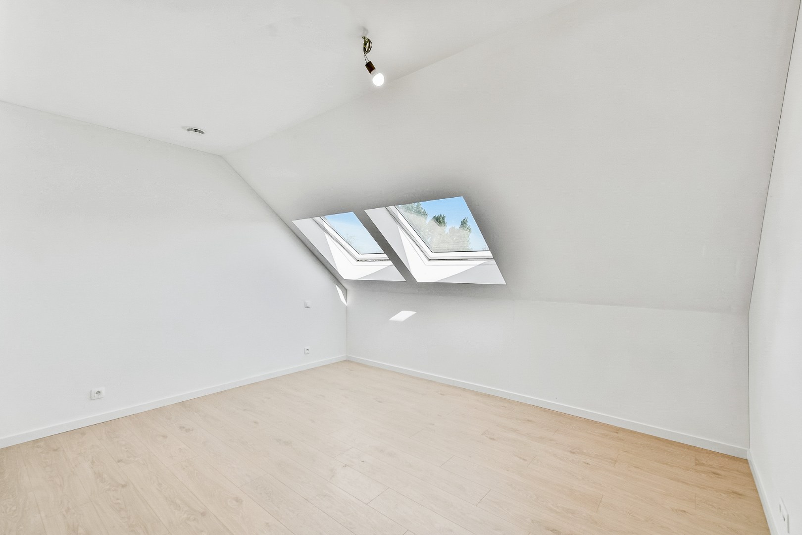Gezinswoning met drie slaapkamers op goeie locatie 