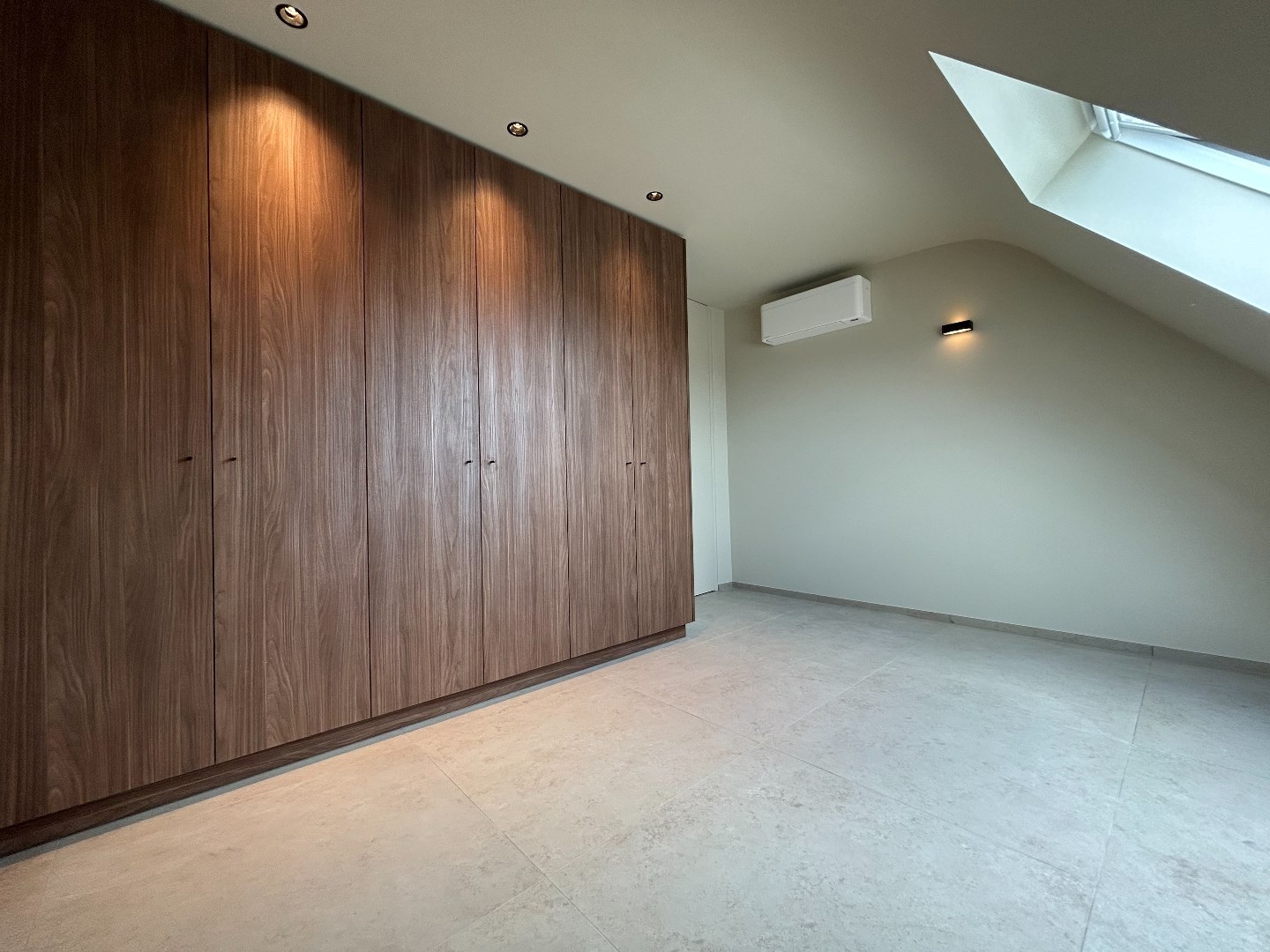 Prachtig dakappartement met 2 slaapkamers, nabij de markt van Geel! 