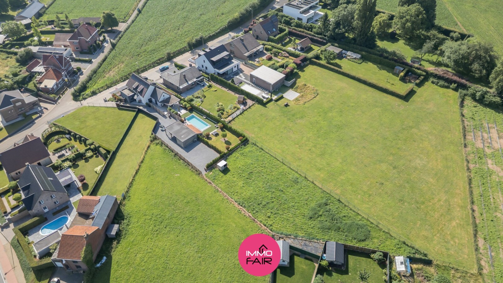 Unieke villa met zwembad en aansluitende weide 