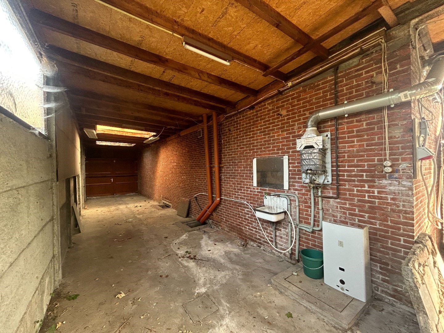 Te renoveren woning met loods/werkplaats in Geel 