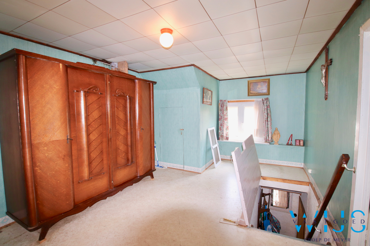 Te renoveren woonhuis op een zeer rustige ligging te Zelzate ! 