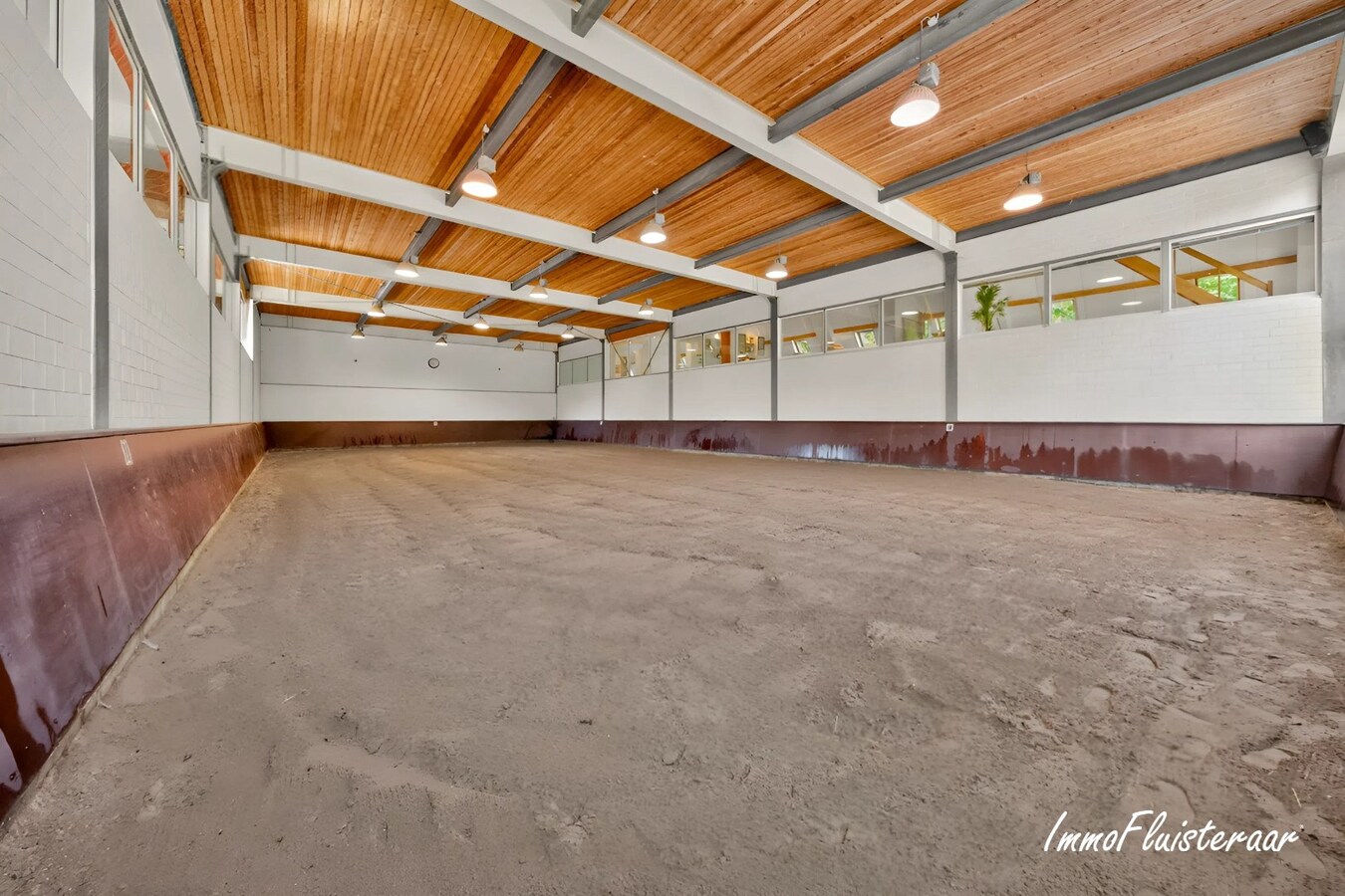 Exclusief eigendom met twee volwaardige, zelfstandige villa-woningen, een conciërgeverblijf en luxueuze paardenfaciliteiten op ruim 2 ha te Brasschaat 