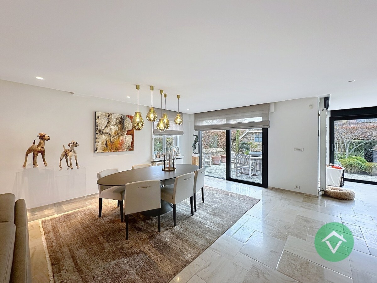 Exclusieve alleenstaande villa met zonnige tuin in een gegeerde woonomgeving te Koekelare 