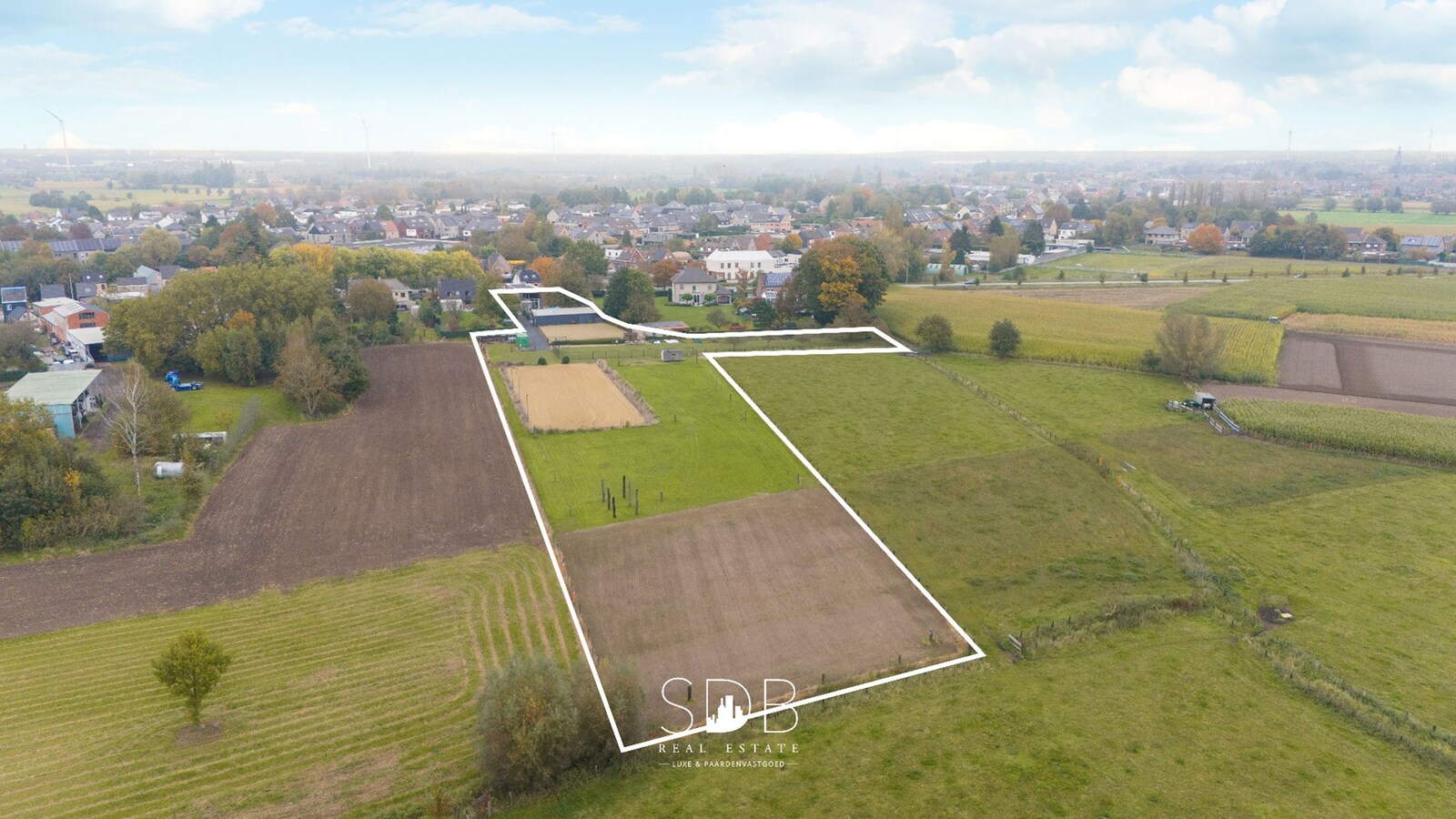 Prachtige woning met paardenfaciliteiten op 11.703m² 