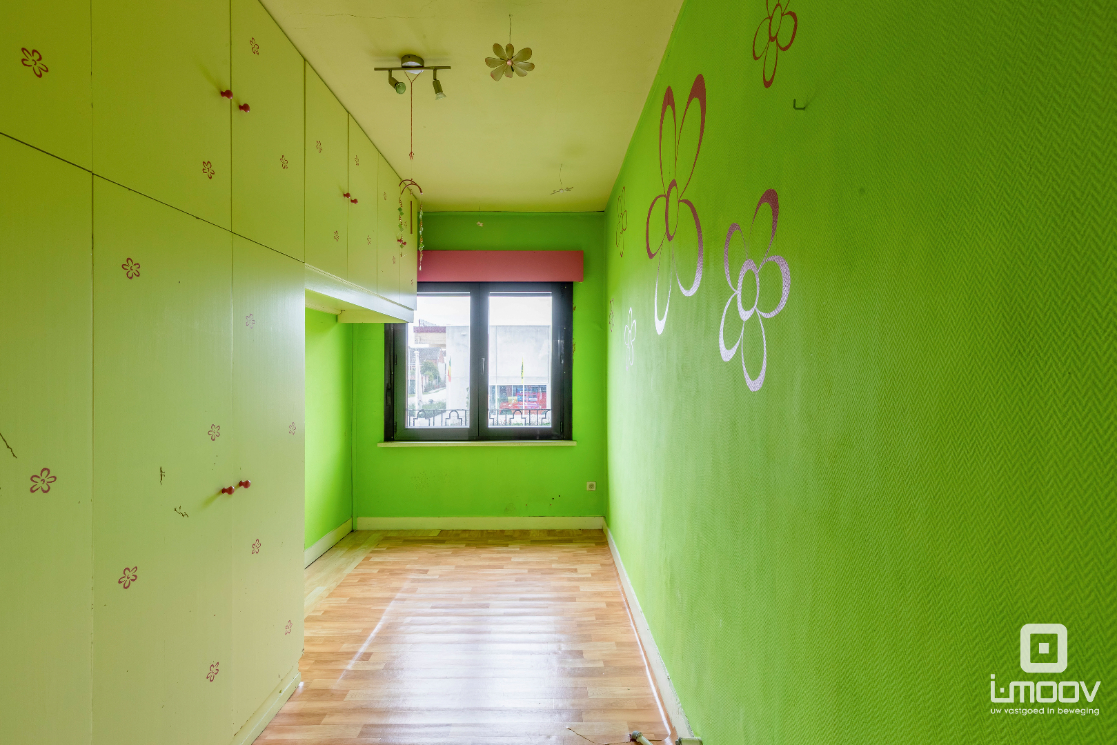 Ruime eigendom gemengd gebruik met 4 slaapkamers 