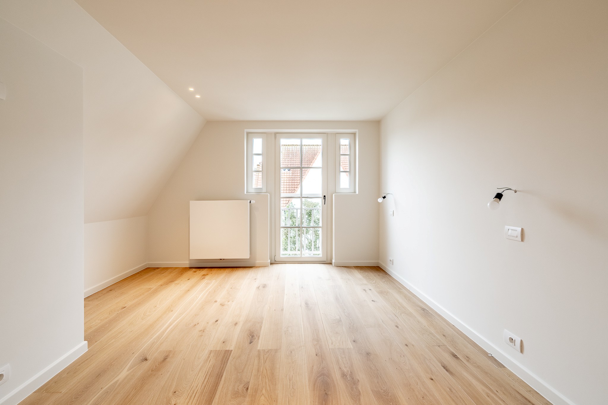 Prachtig gerenoveerde  halfopen woning op topligging nabij centrum, zee en strand 