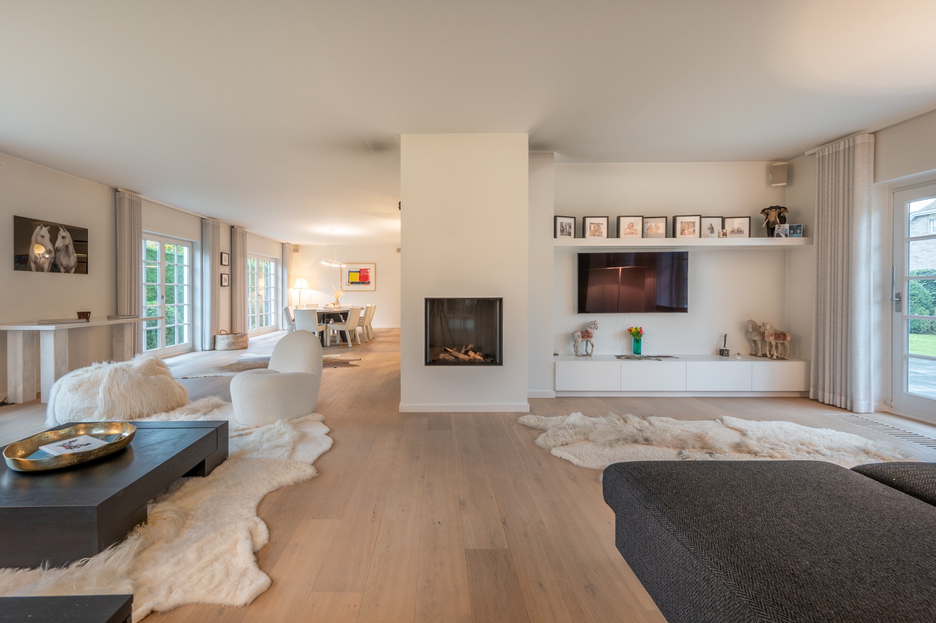 Villa exclusive entièrement meublée avec 5 chambres, piscine et double garage - emplacement prestigieux et calme près du Zoute. 