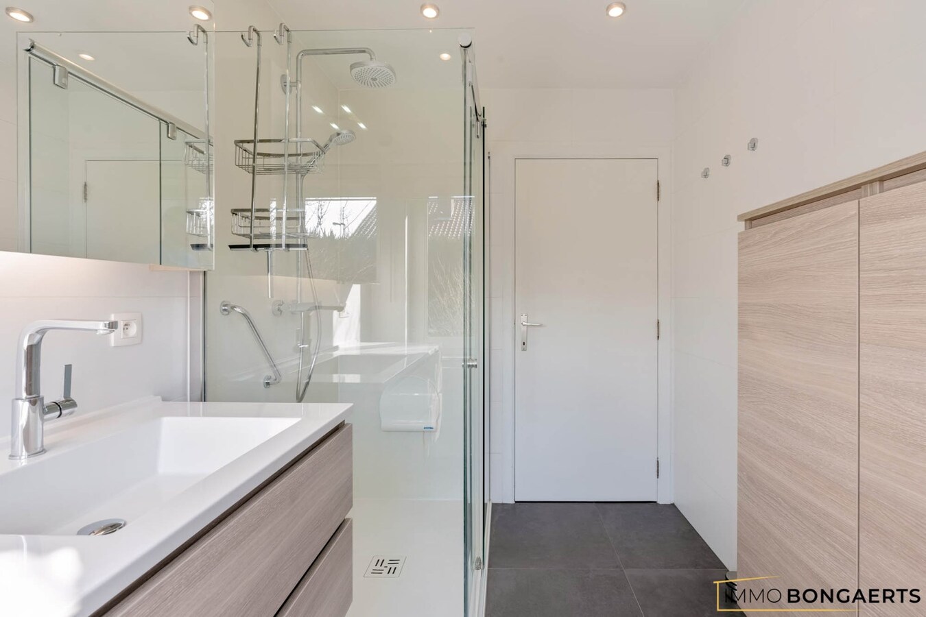 Ruime woning met drie slaapkamers 