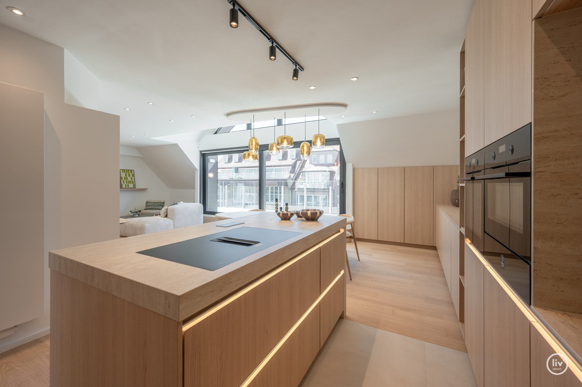 Prachtige ruime duplex (216 m2) top gerenoveerd gelegen op de Leopoldlaan te Knokke. 