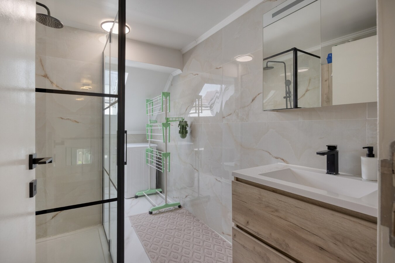 Modern handelshuis met 4 slaapkamers in het centrum van Duffel 