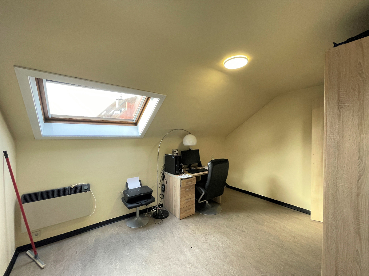 Duplex appartement met 2 slaapkamers en garage te Roeselare 