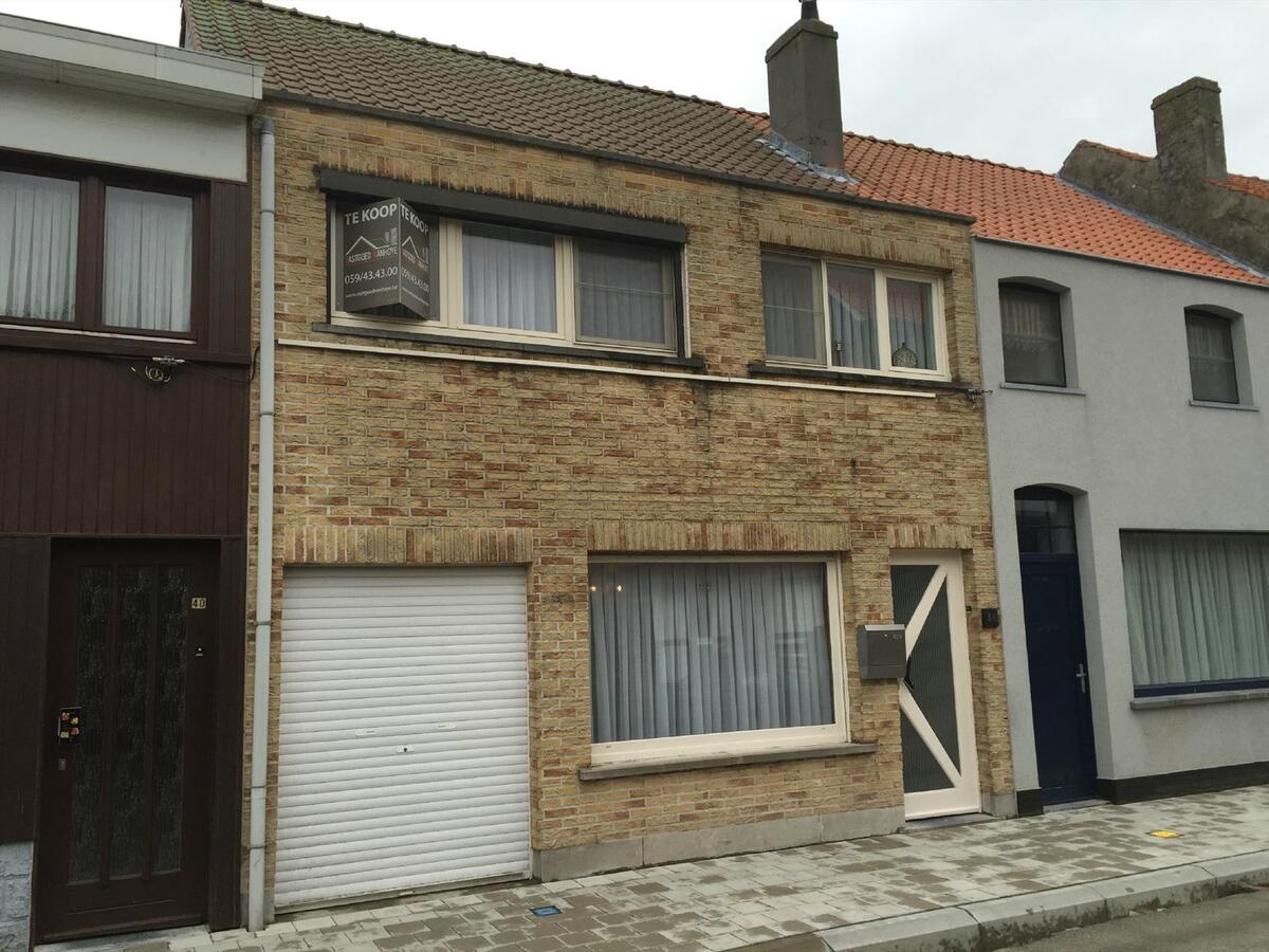 BINNENKORT TE KOOP : GEZELLIGE WONING MET GROTE TUIN TE BREDENE DORP 