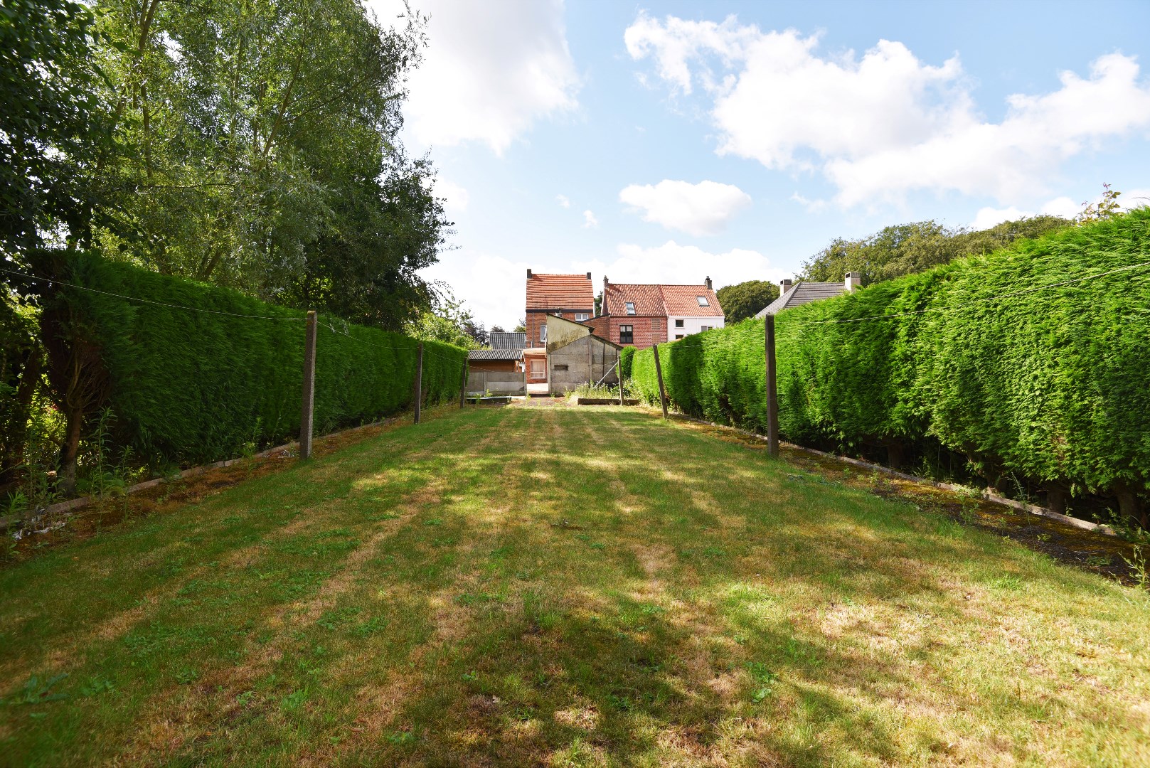 Ruime vrijstaande woning nabij Maldegem centrum 
