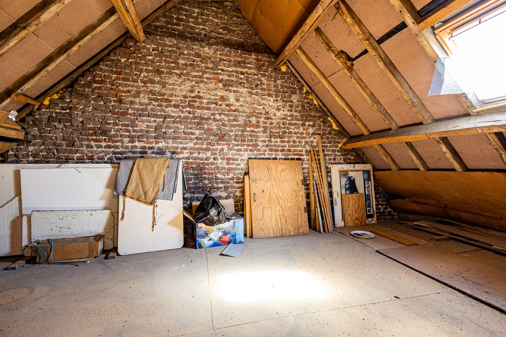 Woning met handelspand landelijk gelegen te Ursel 